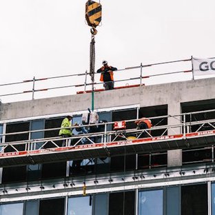 Průmysl i stavebnictví zaznamenaly v roce 2024 pokles produkce