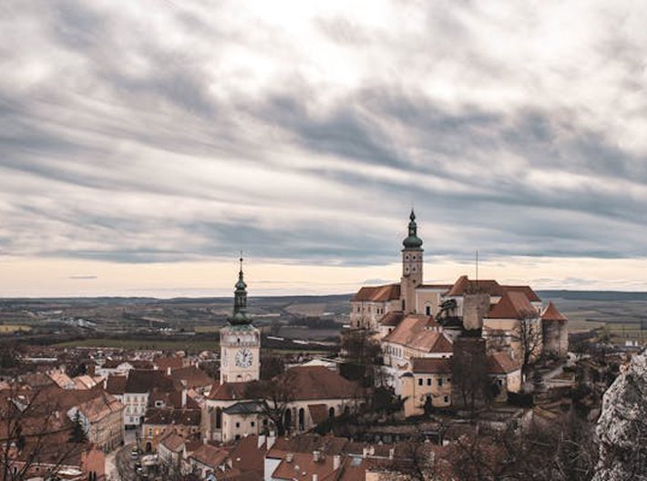 Polovina obyvatel Česka žila v obci svého narození