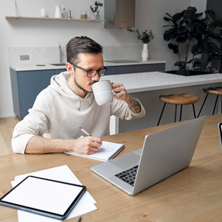 Práci z domova umožňuje 59 podniků ze 100