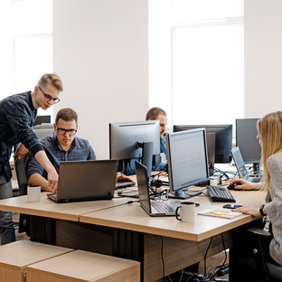 Zaměstnance školí v IT čtvrtina podniků v Česku