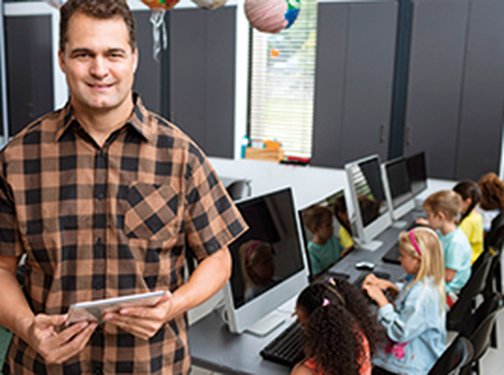 Posílat tablety do škol je jako nosit dříví do lesa