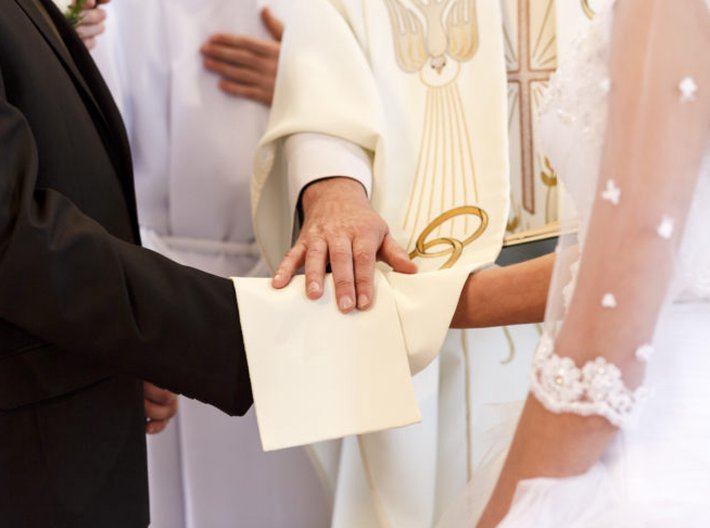 Svatby v kostelech se odkládají na příští rok